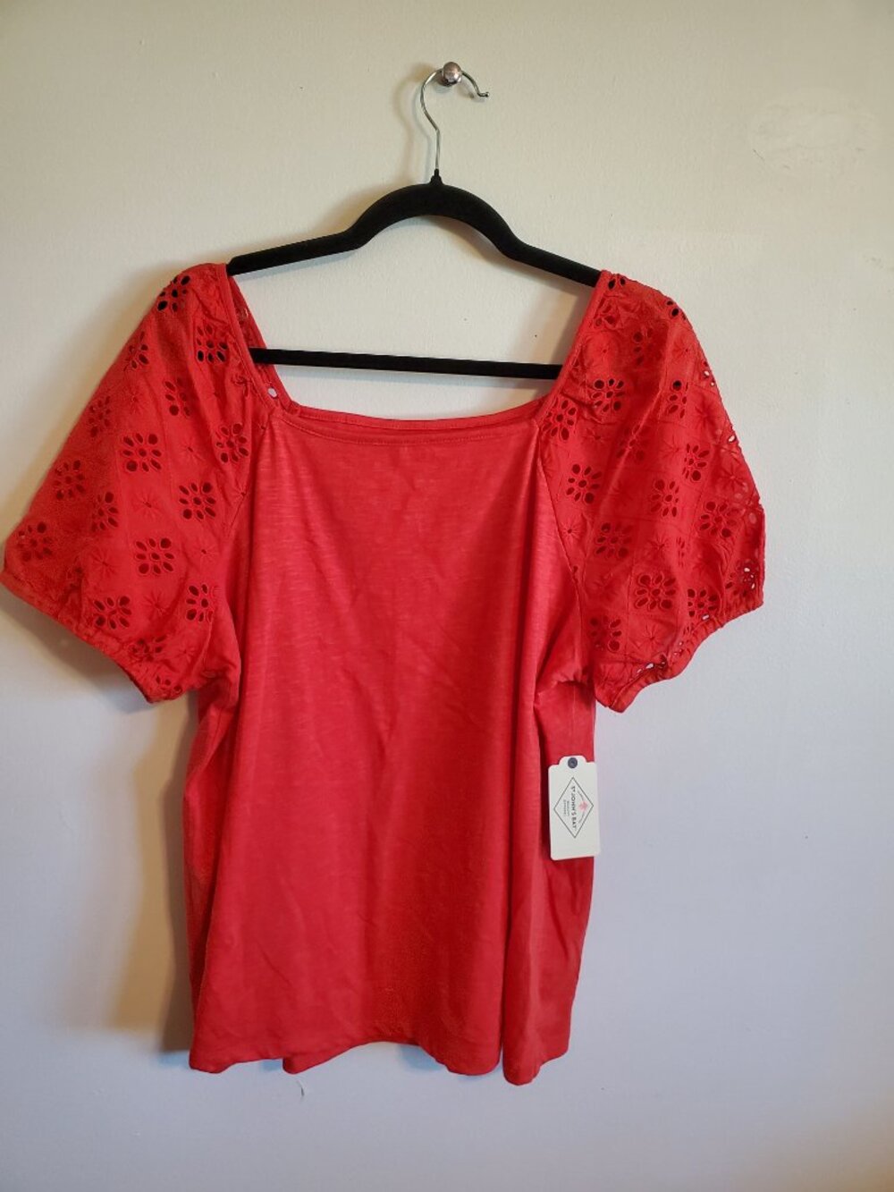 St John's Bay Red Parrot Eyelet Puff Sleeve Florentine Neck Large NWT